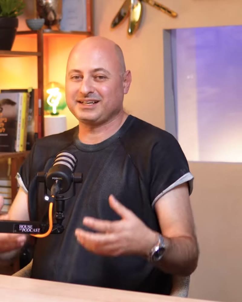 טל דוידסון בפודקאסט